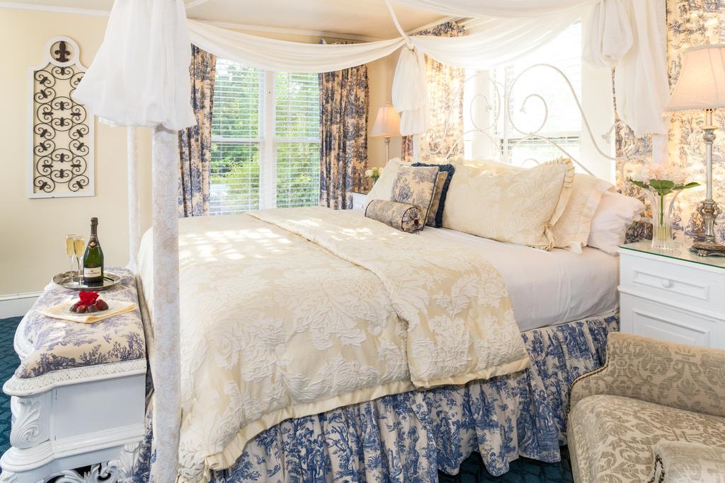 The Aerie Bed & Breakfast New Bern Bagian luar foto